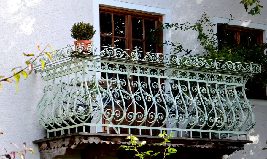 Traditional metal railing systems
